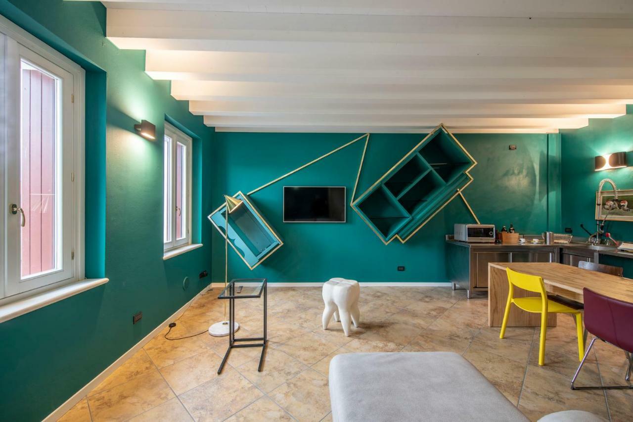 Designcontrodesign * Desenzano del Garda